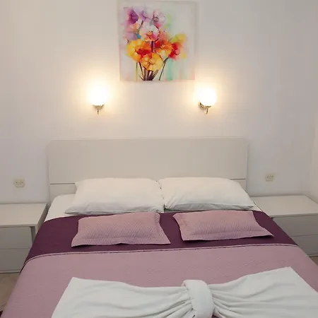 Pag 15670d Apartment Pag Town