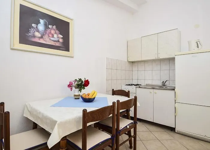 Pag 15670d Apartman Pag Town