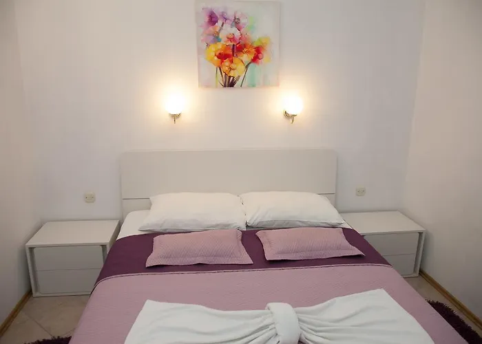 Pag 15670d Apartman Pag Town